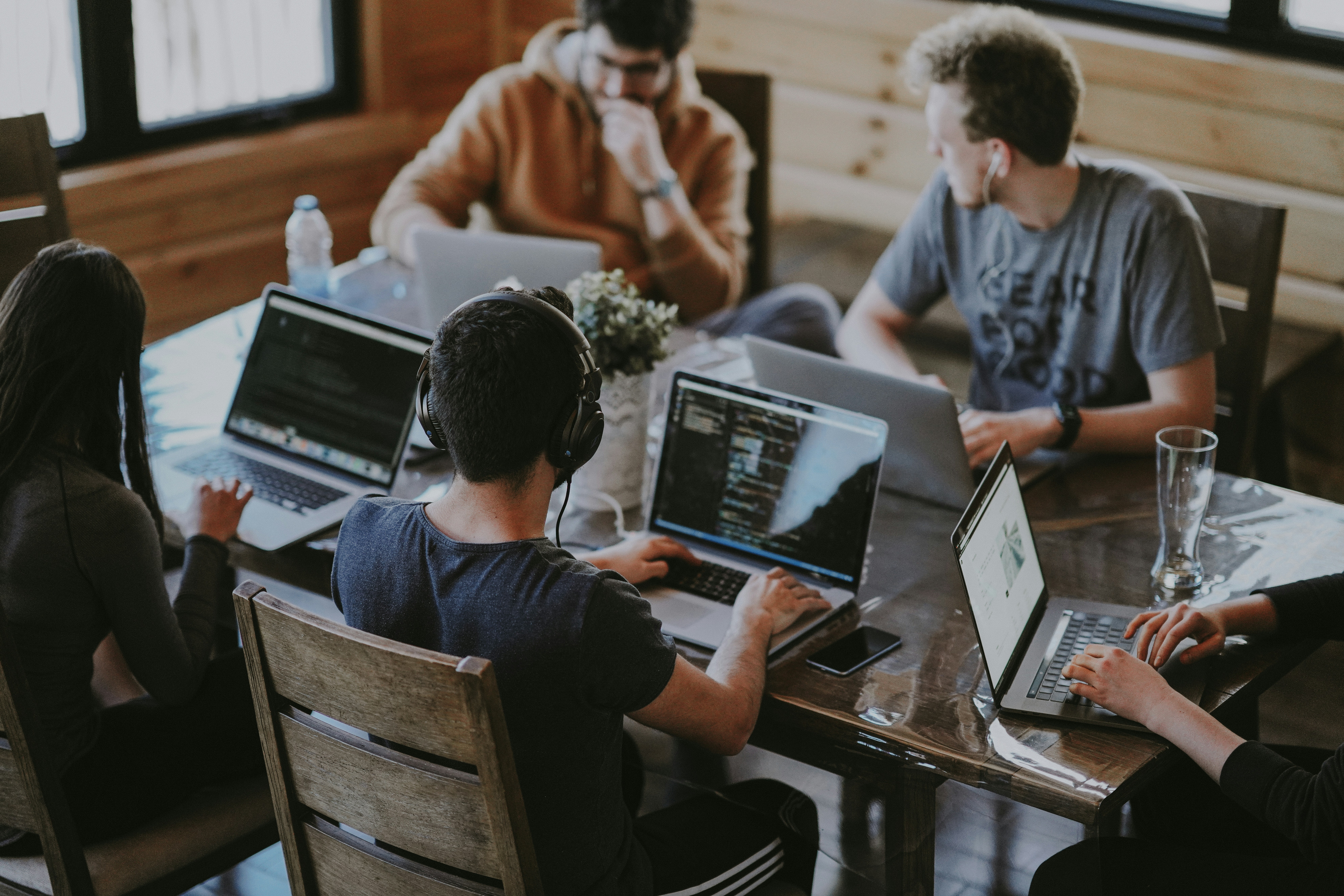 The Qlimber team collaborating on a software architecture